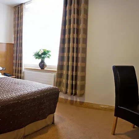 Blooms Hotel